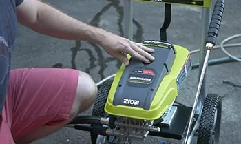 Вид сверху на мойку высокого давления Ryobi 2300 PSI.