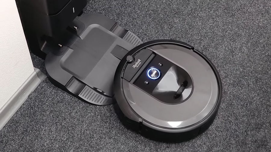 Roomba i7+ на базе.