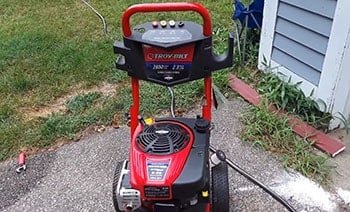 Вид спереди на газовую мойку высокого давления от Troy Bilt.